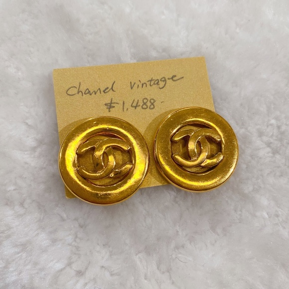 Chanel gold double C logo Earrings - Picture 9 of 9